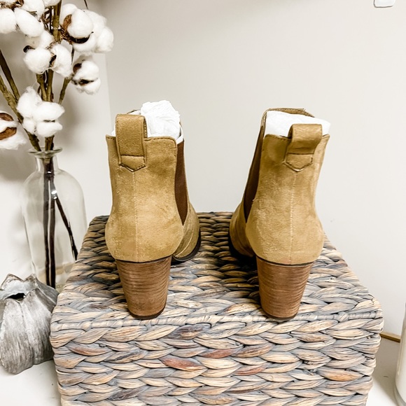 Kenneth Cole Reaction Taupe Brown Heeled Chelsea Booties Size 8 - Picture 3 of 8